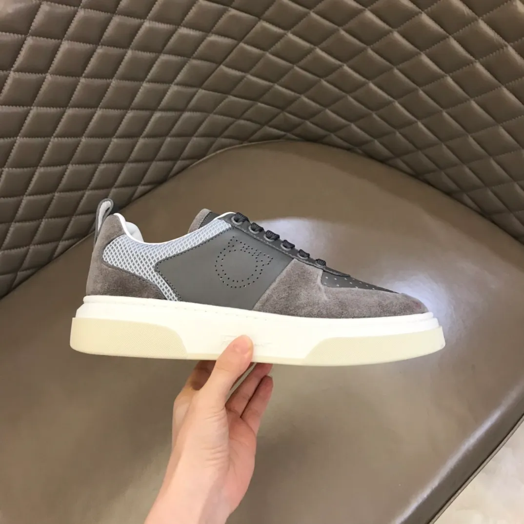 p420 "Salvatore Ferraga**" men's low-cut fashion sneakers. This casual shoe has a novel structure and is made of soft calfskin. The contrasting color elements on the upper highlight the bold and avant-garde atmosphere. The first-layer cowhide lining is high-end and comfortable. Energetic and fresh, these shoes can be worn with casual looks or add a touch of street style to elegant trousers.  Size: 38-44